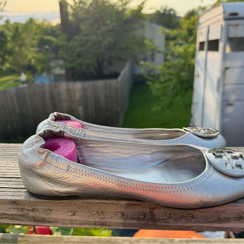 Tory Burch Minnie Travel Ballet Shoes In Pewter/Silver Leather‎ Sz 8.5